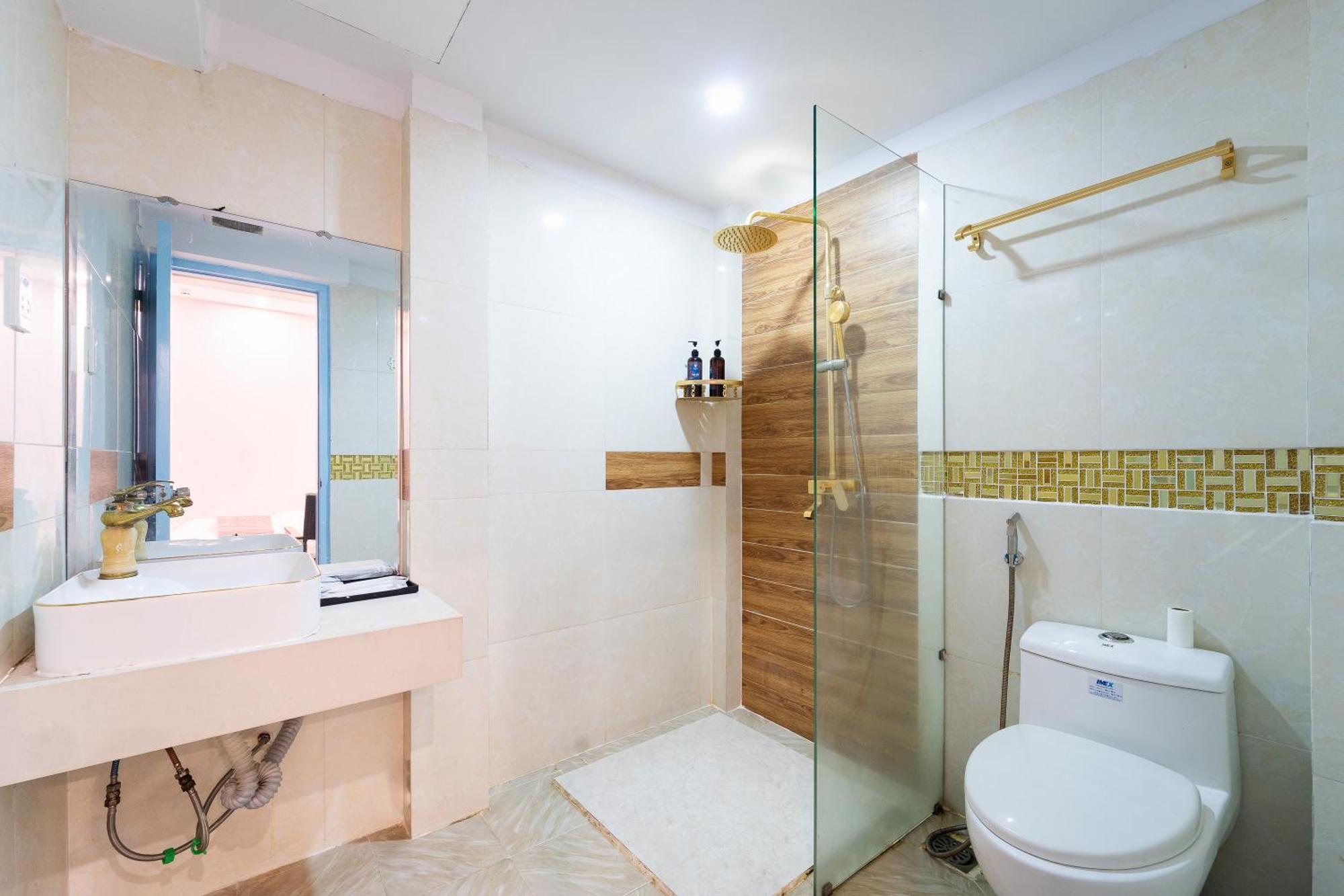 Collection O District Tan Binh Near Airport Formerly Joy 2* Ho Chi Minh City