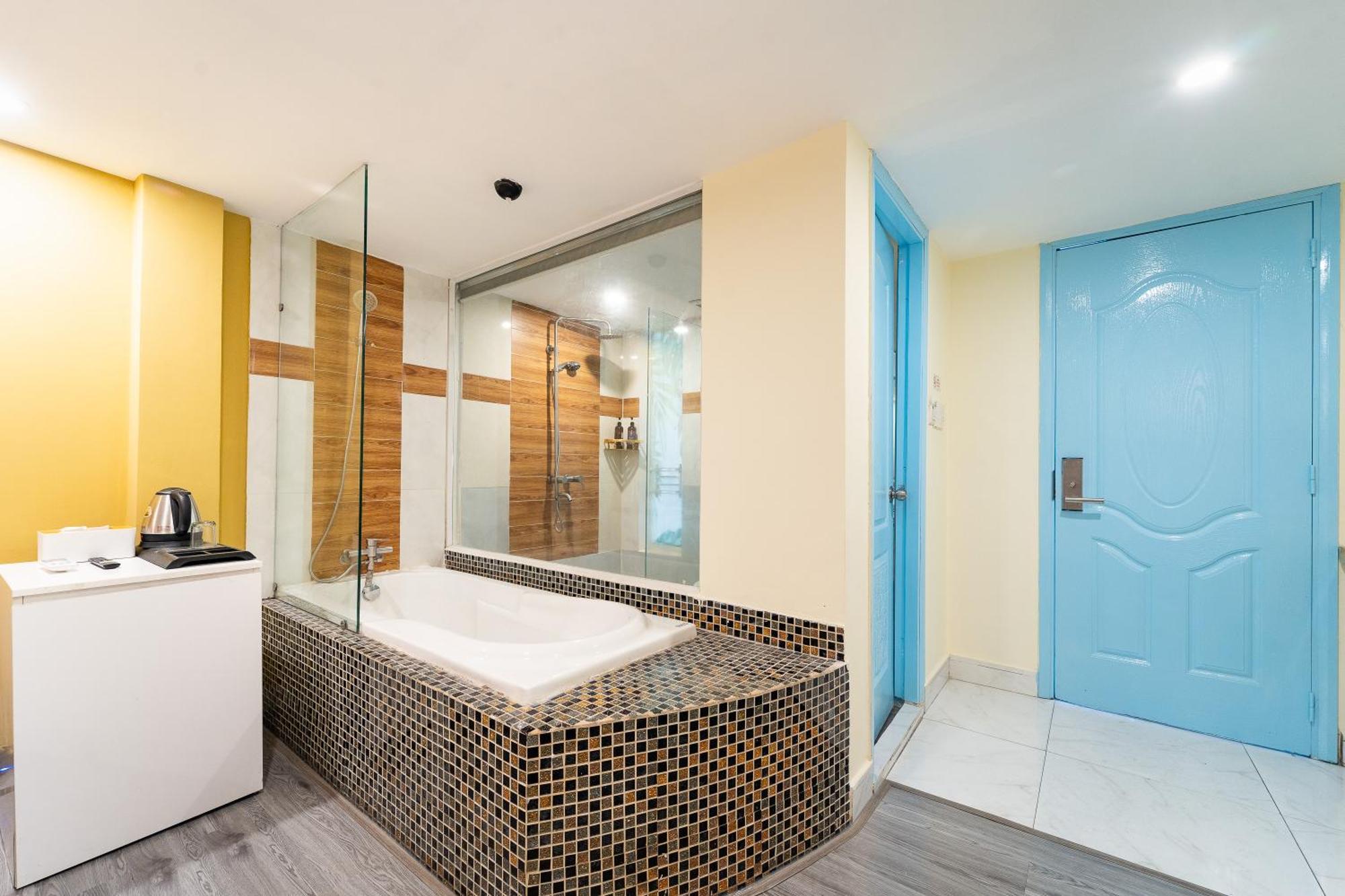 Collection O District Tan Binh Near Airport Formerly Joy 2* Ho Chi Minh City