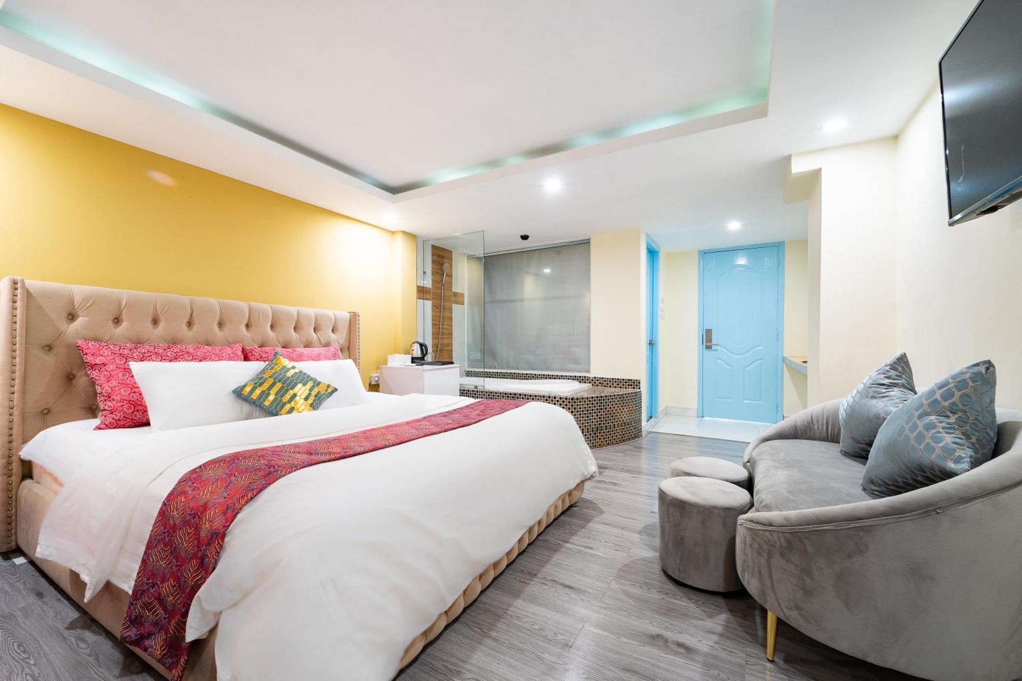 Collection O District Tan Binh Near Airport Formerly Joy Hotel Ho Chi Minh City
