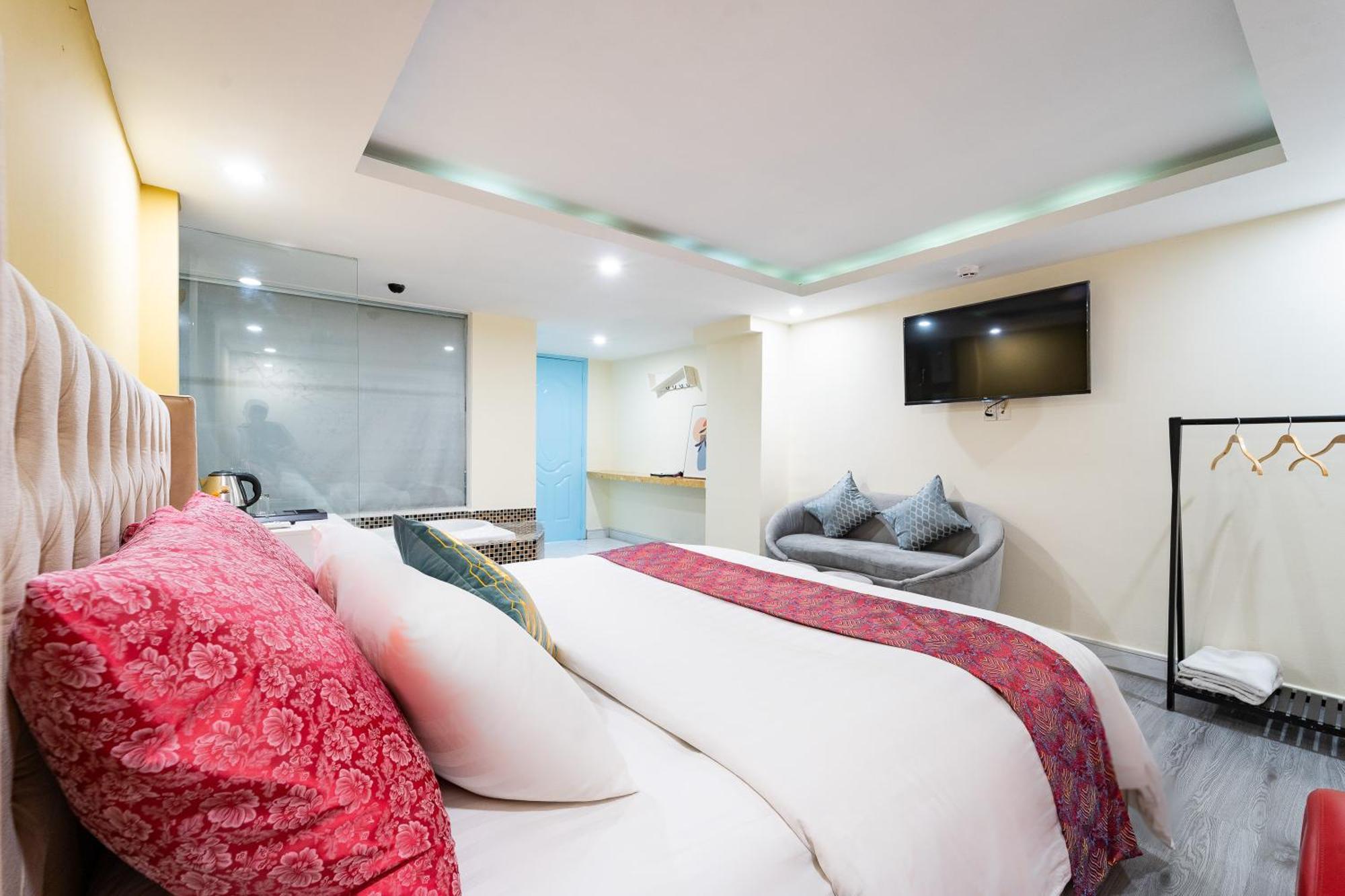 Hotel Collection O District Tan Binh Near Airport Formerly Joy Ho Chi Minh City