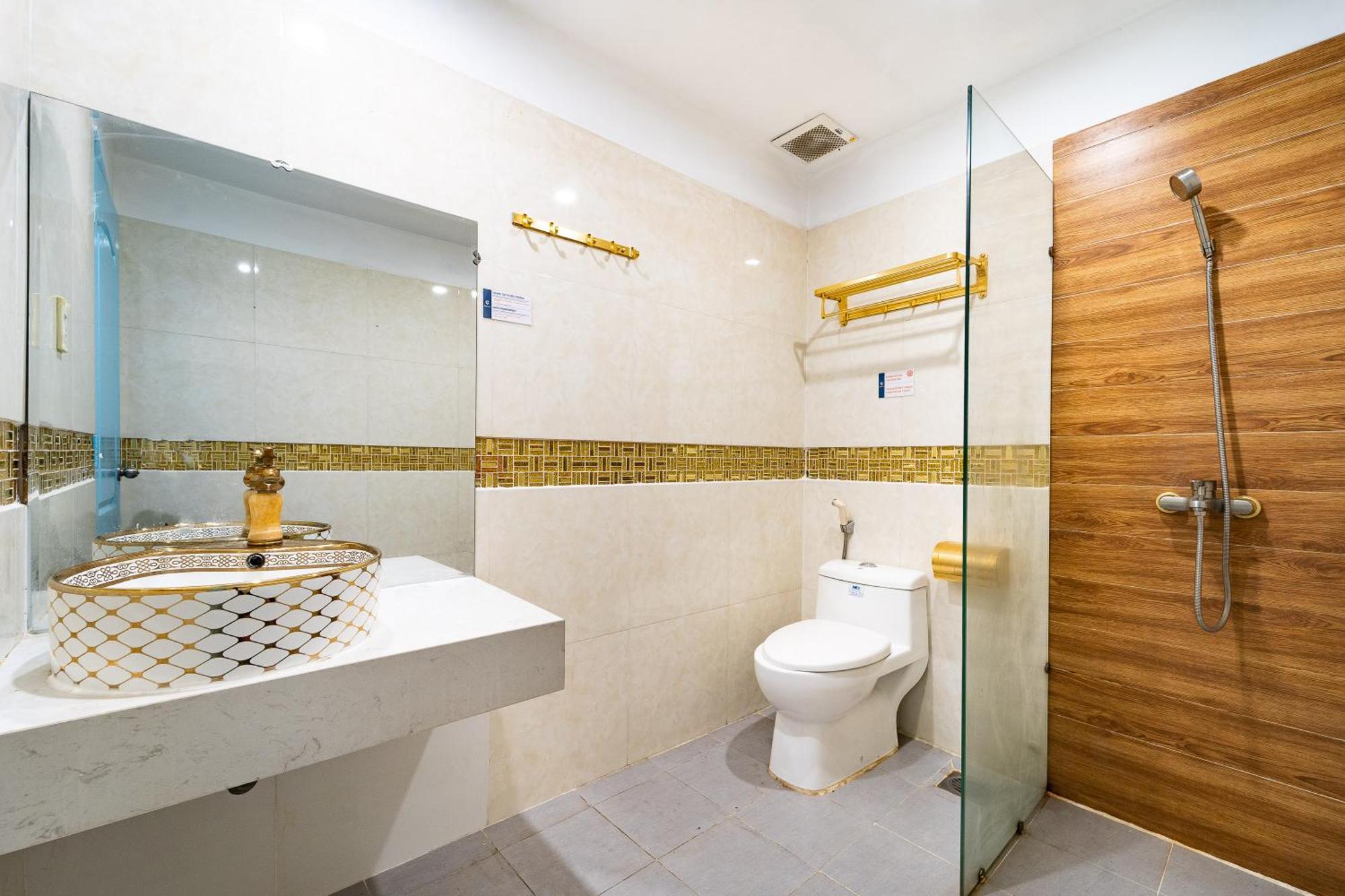 Collection O District Tan Binh Near Airport Formerly Joy Hotel Ho Chi Minh City