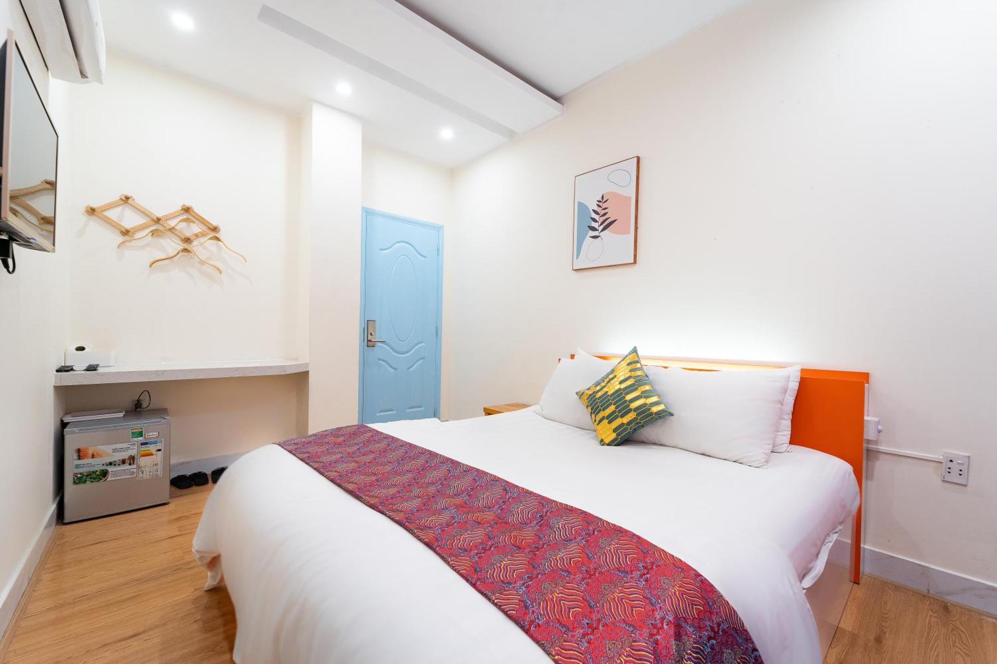 Collection O District Tan Binh Near Airport Formerly Joy 2*