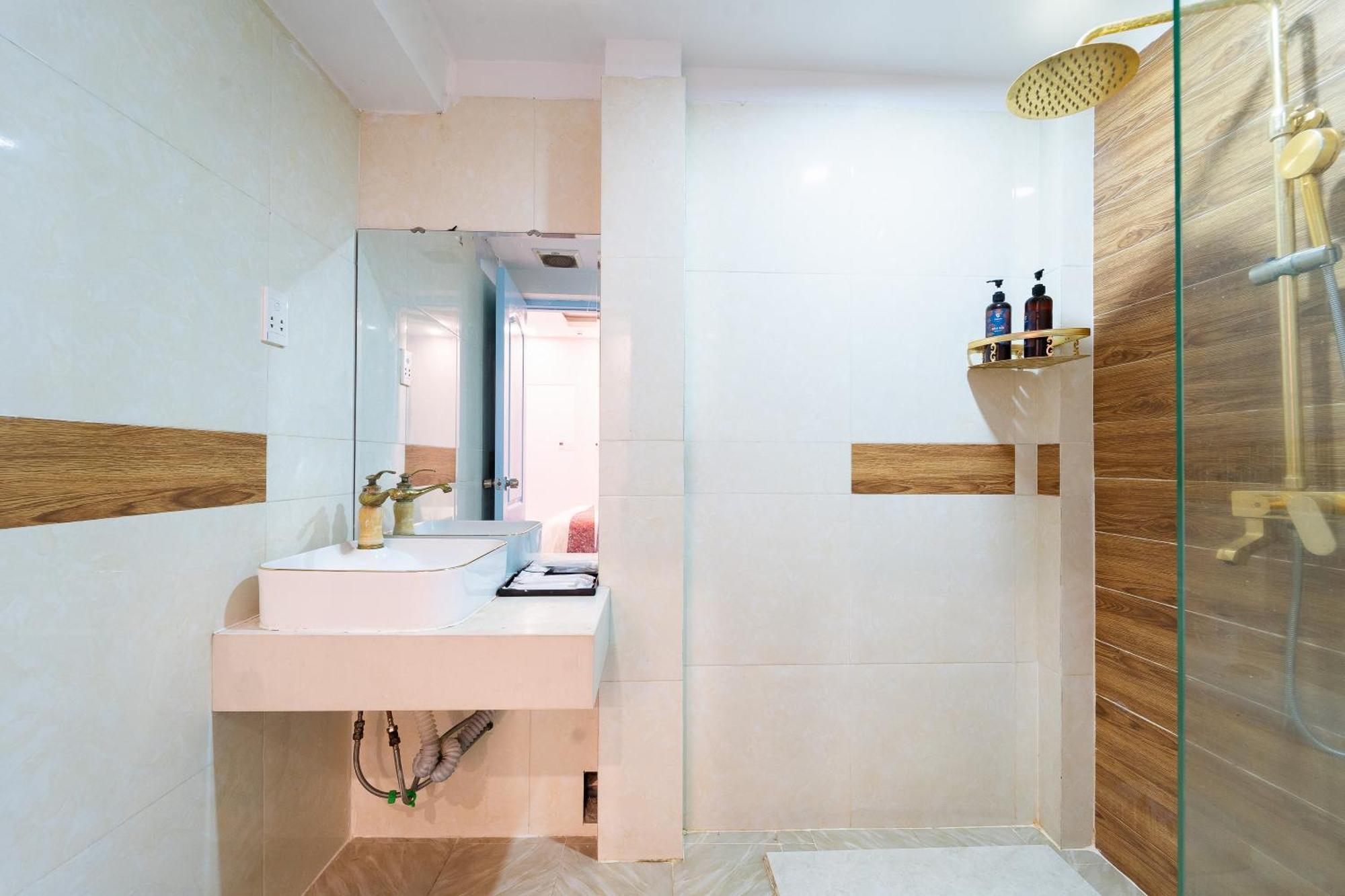 Collection O District Tan Binh Near Airport Formerly Joy