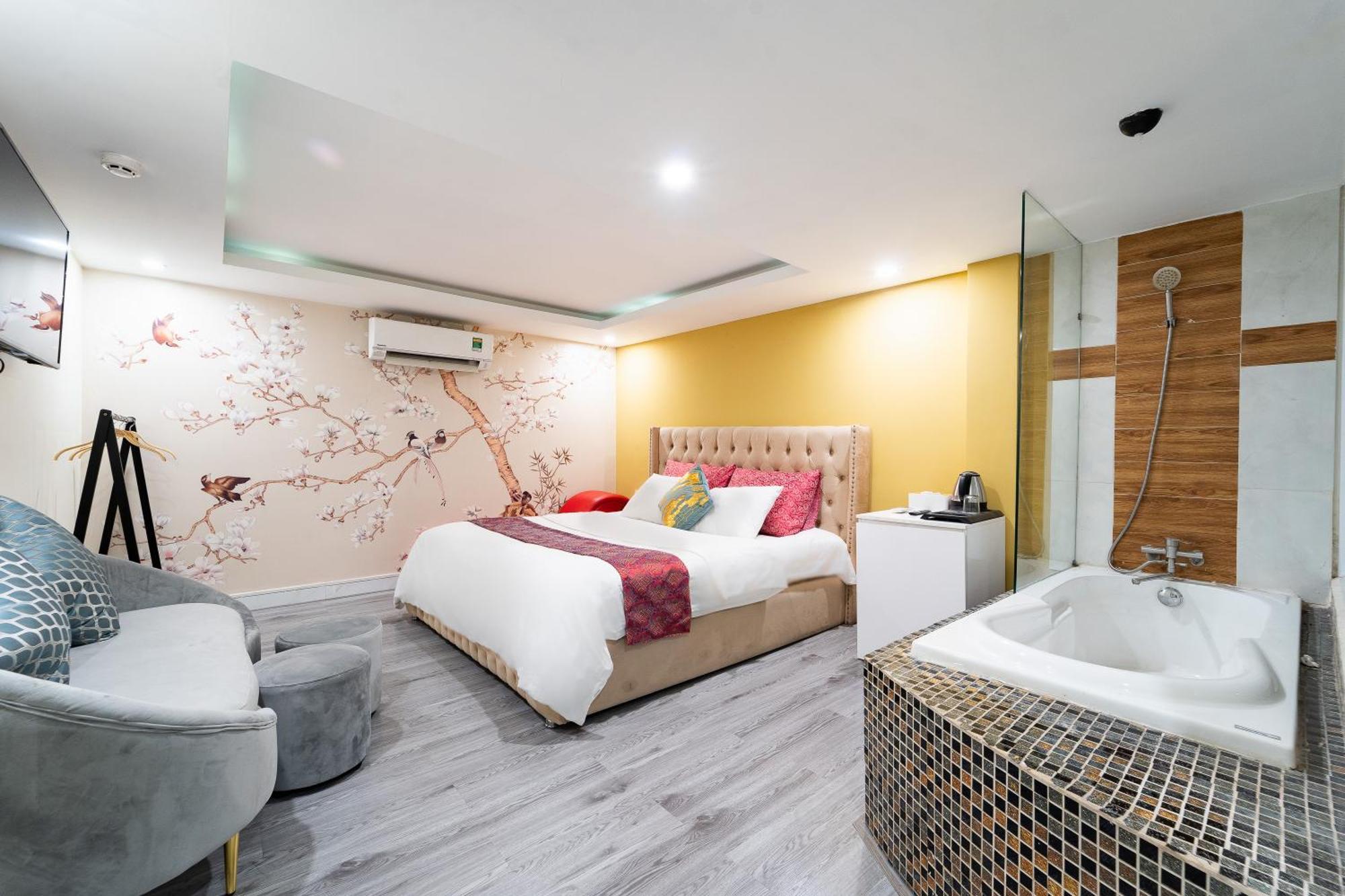 Collection O District Tan Binh Near Airport Formerly Joy 2* TP. Hồ Chí Minh